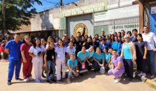 Médicos y odontólogos Unifranz atendieron a 82 niños que viven con sus padres en Palmasola