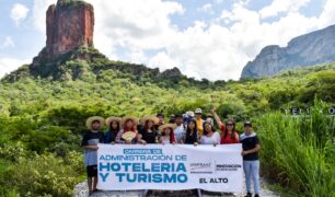 ¡Aventura turística! Unifranz El Alto participó del III Encuentro Nacional de Turismo en Santa Cruz